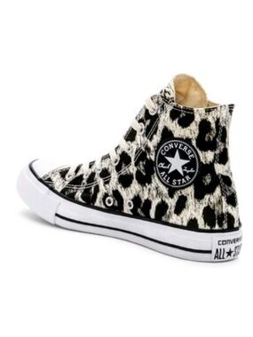 Converse Animal Print Hi Top Chucks Sneakers in Parchment Cheetah Print Size 10